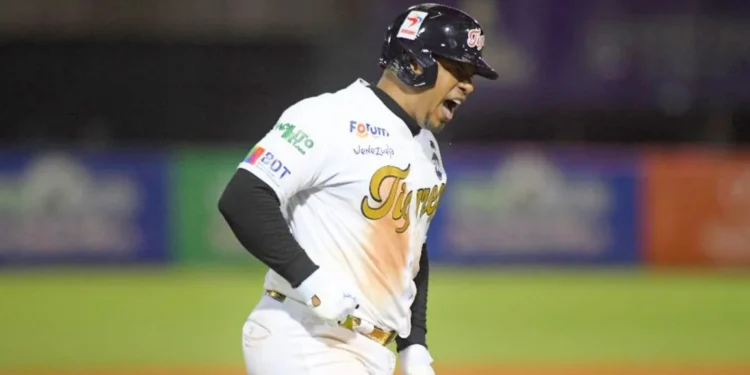 Tigres desplaza a Magallanes del primer lugar tras su triunfo ante Leones