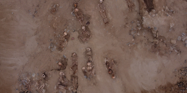 Hallan en Perú los restos de decenas de niños posiblemente sacrificados hace 800 años