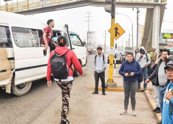 Transportistas y comerciantes protestan en las calles de Lima por aumento de delincuencia