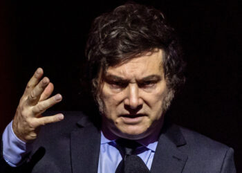 Milei compara al presidente de la AFA con Maduro: “quizás tienen situaciones irregulares”