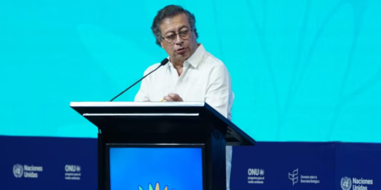 Petro justifica migración venezolana con sanciones de EEUU y quita responsabilidad al régimen