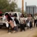 Más de 100 inmigrantes latinoamericanos cruzaron ilegalmente hacia Texas