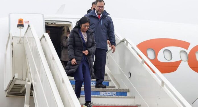 Delcy Rodríguez e Yván Gil llegan a Rusia para asistir a la cumbre de los Brics