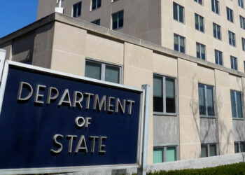 “Maduro encarcelará a estadounidenses sin justificación ni debido proceso”: EEUU ratifica alerta a sus ciudadanos sobre viajar a Venezuela