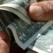 Escalada del dólar dispara precios de productos básicos en Venezuela
