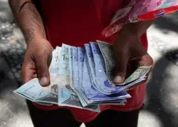 Detienen a siete personas por la compra-venta de dólares a tasa paralela