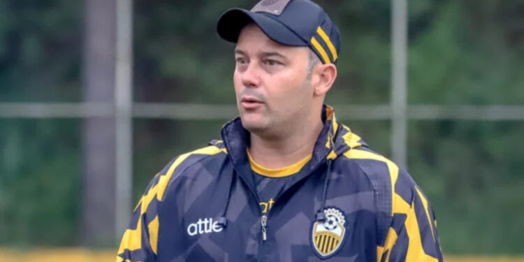 El venezolano Eduardo Saragó renuncia a la dirección técnica del Deportivo Táchira
