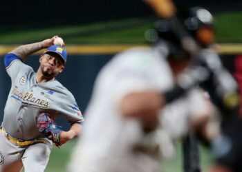 Magallanes derrotó a Leones por primera vez en el Monumental