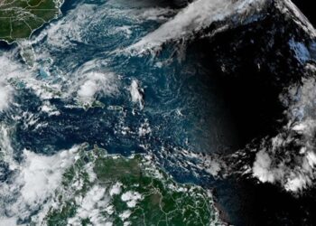 Cuba prevé que el huracán Óscar toque tierra tarde este domingo por su extremo nororiental