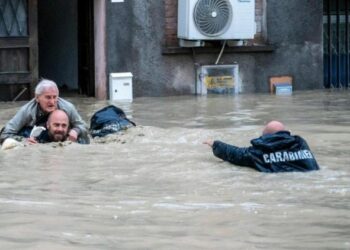 Ríos desbordados y pueblos inundados en el noroeste de Italia por un temporal