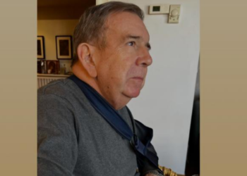 “Quien se cae, se levanta”, Edmundo González informó que sufrió un percance doméstico