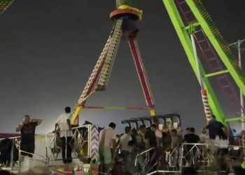 Juego mecánico se desploma en Ecuador y deja varios heridos (Video)