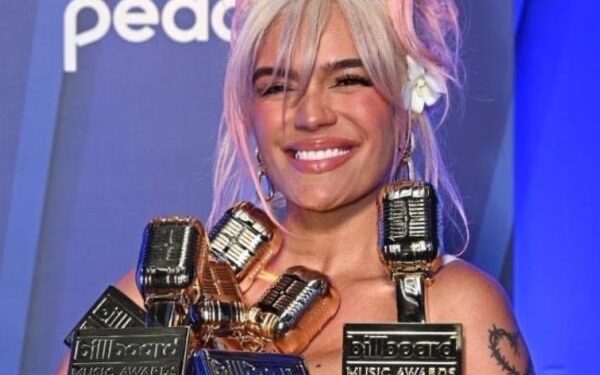 Karol G se alza con  ocho premios y se convierte en la ganadora de los  Billboard