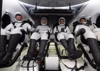 Uno de los astronautas de la NASA que volvieron del espacio fue hospitalizado tras pasar ocho meses en la EEI