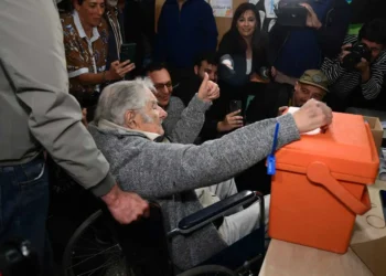 Abren centros de votación para las elecciones presidenciales y parlamentarias de Uruguay