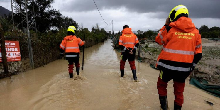 Bombero venezolano en la zona cero de España tras la DANA: «no hay más terror que este»