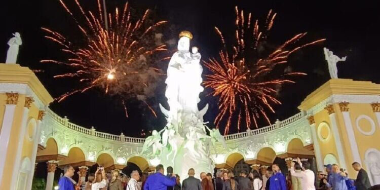 Zulianos celebran la bajada de la Virgen de La Chinita