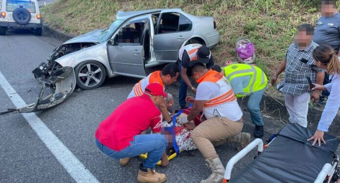 Choque entre 3 vehículos deja a 5 venezolanos heridos en el sur de México