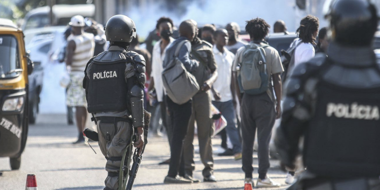 Protestan en Mozambique tras fraude en las elecciones presidenciales y el asesinato de dos opositores