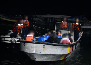 Rescatan a cuatro niños venezolanos en embarcación con migrantes en la isla de San Andrés