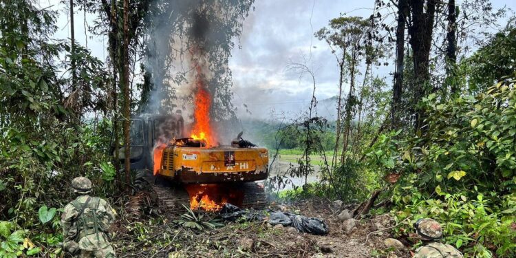 Disidencias de las FARC contaminan río en suroeste de Colombia con minería ilegal