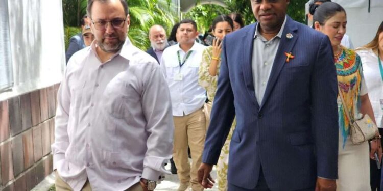 Cancilleres de Venezuela y Colombia se reunieron para abordar «el fortalecimiento de la cooperación»