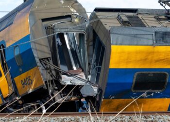 Al menos un muerto y cuatro heridos por el descarrilamiento de un tren en Noruega