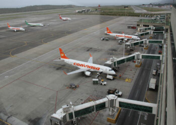 Líneas aéreas esperan que Venezuela levante la suspensión a Panamá, Perú y Dominicana