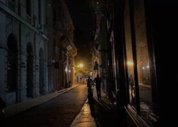 Crisis en Cuba: Se prevé apagones simultáneos en hasta el 35 % de la isla