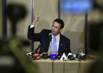 Capriles propone compensar el salario mínimo con bono de 100$ ante el alza del dólar