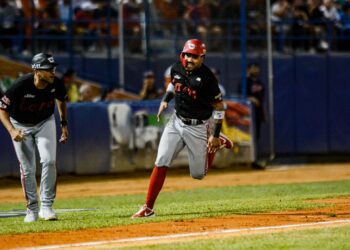 Los Cardenales Lara derrotaron al Magallanes en Valencia 16-4