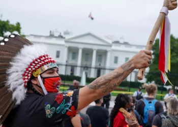 Desmotivación en el voto indígena, clave para las presidenciales de EEUU