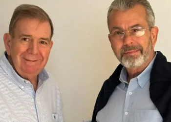 Edmundo González se reunió con el rector Juan Carlos Delpino en Madrid