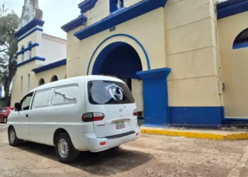 Familiares de Edwin Santos reciben sus restos y le dan el último adiós