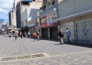 Caraqueños denuncian cobro adicional de 16 % en comercios: «Cuando vas a pagar dicen que es IVA»