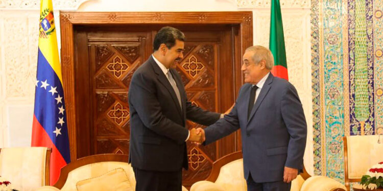 Maduro llega a Argelia y se reúne con primer ministro a su regreso de la cumbre de los BRICS