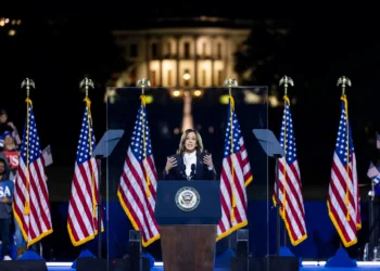 Kamala Harris durante su discurso final en Washington: «Es tiempo para el liderazgo de una nueva generación»