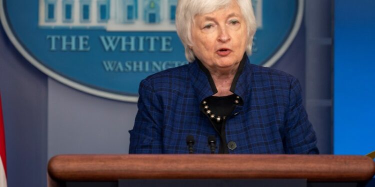 EEUU impondrá nuevas sanciones contra países que envíen material militar a Rusia