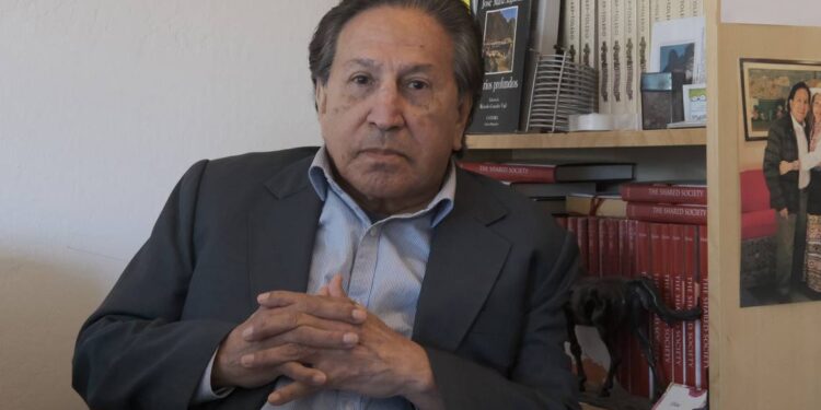 Condenan a veinte años de cárcel al expresidente peruano