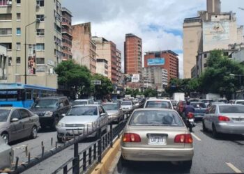 Estas son las multas que aplicarán a los carros sin placa o los que hagan caravanas en Venezuela