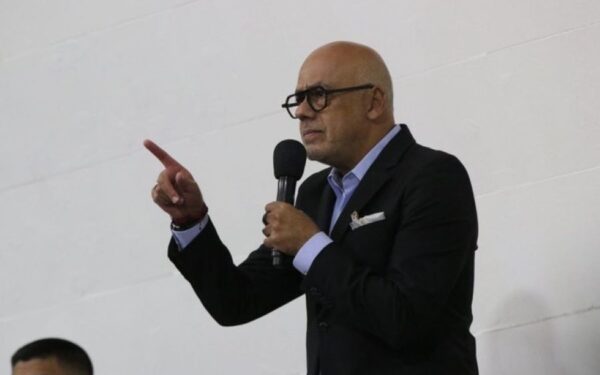 Jorge Rodríguez propuso convertir las parroquias en comunas