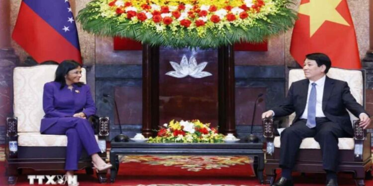 Delcy Rodríguez se reunió en Vietnam con el presidente Luong Cuong