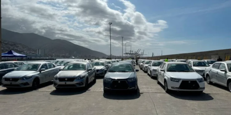 Armando Info: Una empresa cero kilómetros maneja los carros iraníes que llegan a Venezuela