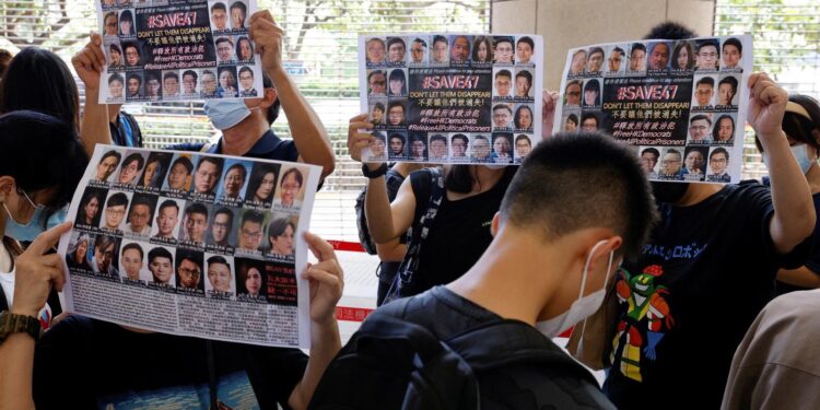 Hong Kong condena a cárcel a 45 activistas prodemocracia bajo la ley de seguridad nacional