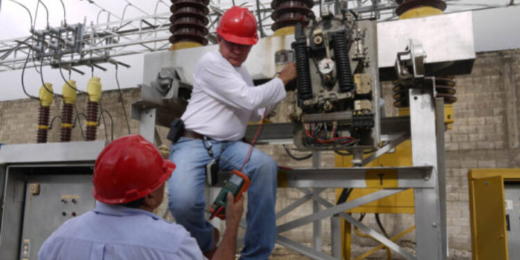 Denuncian violación de derechos laborales en Corpoelec: 11 mil trabajadores han perdido beneficios 