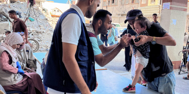 La OMS reanuda la vacunación infantil contra la polio en el norte de Gaza