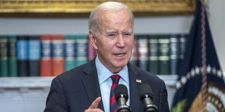 Biden mantiene un perfil bajo mientras Estados Unidos elige a su sucesor