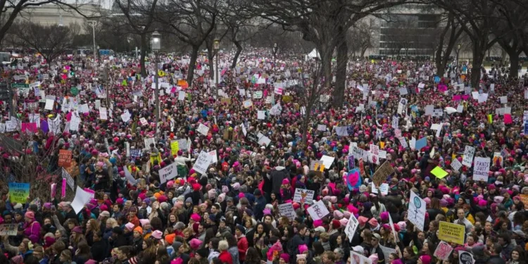 Organizaciones feministas marcharán de nuevo en todo EEUU contra la investidura de Trump