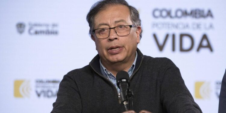 Petro responderá «en su debido momento» la invitación de Maduro a su toma de posesión