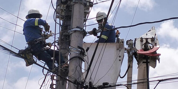 Zonas industriales de Ecuador sufren 24 horas de apagones